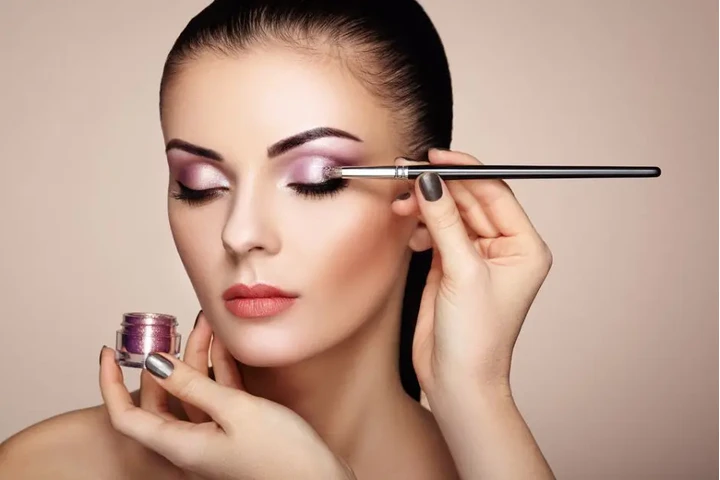 INSTRUCTORAS CURSOS DE BELLEZA image 1