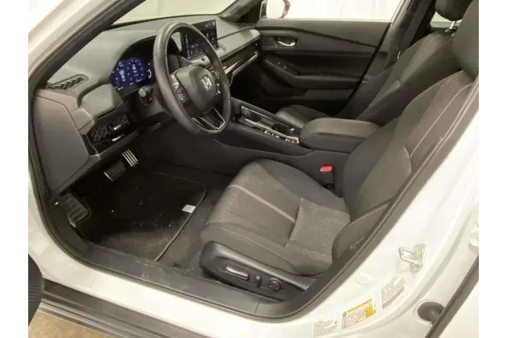 $27585 : Honda Accord Hybrid 2024 Spo image 10