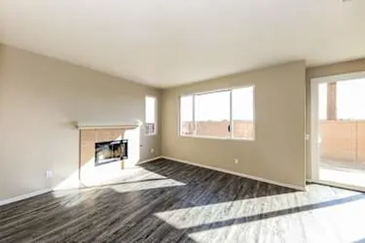 $3090 : Suitable 5 bedroom apartment image 4