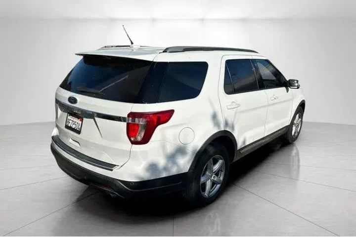 $17995 : Ford Explorer 2018 XLT 4dr S image 4