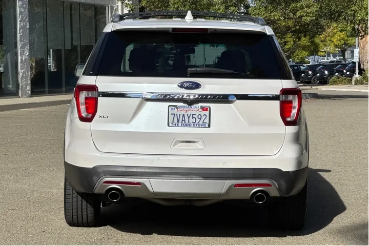 Ford Explorer 2017 XLT 4dr S image 4