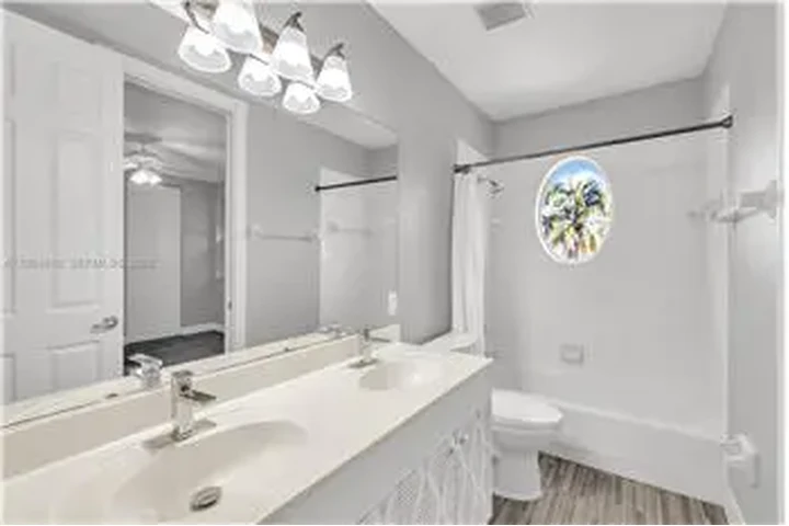 $5900 : Rental property with 5 bedro image 4