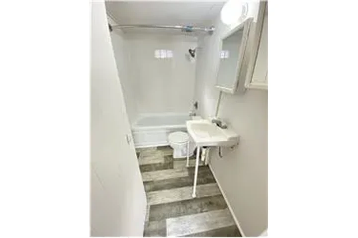 $1000 : Rental property with 2 bedro image 6