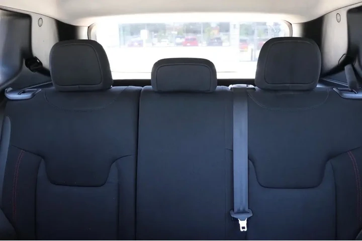 2018 Renegade image 3