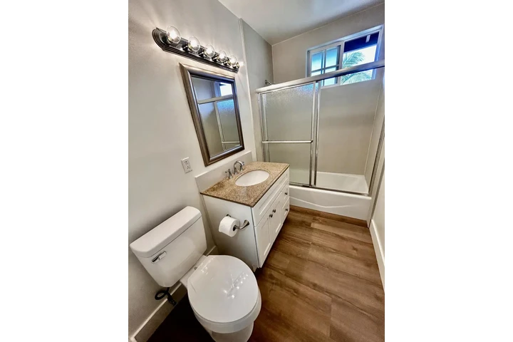 $1500 : Casa completamente renovada image 3