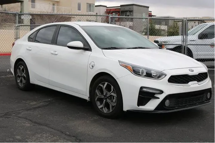 $14776 : Kia Forte 2021 FE 4dr Sedan image 4