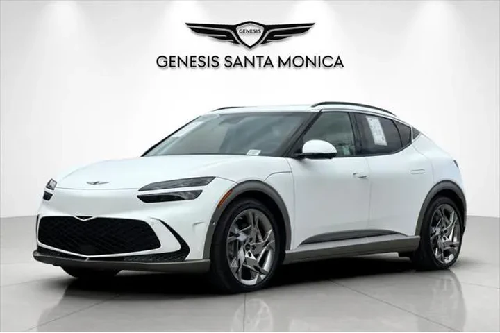 $37558 : Genesis GV60 2023 AWD Perfor image 10