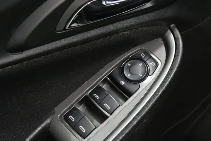 $20988 : Chevrolet Malibu 2023 LT 4dr image 4