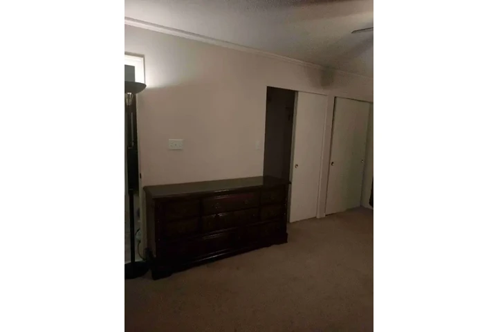 $700 : 1bath 1bed image 4