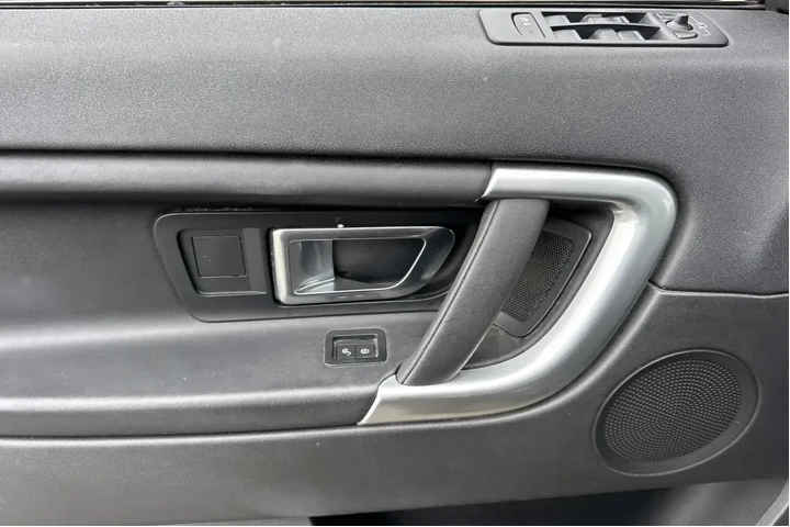 Land Rover Discovery Sport 2 image 10