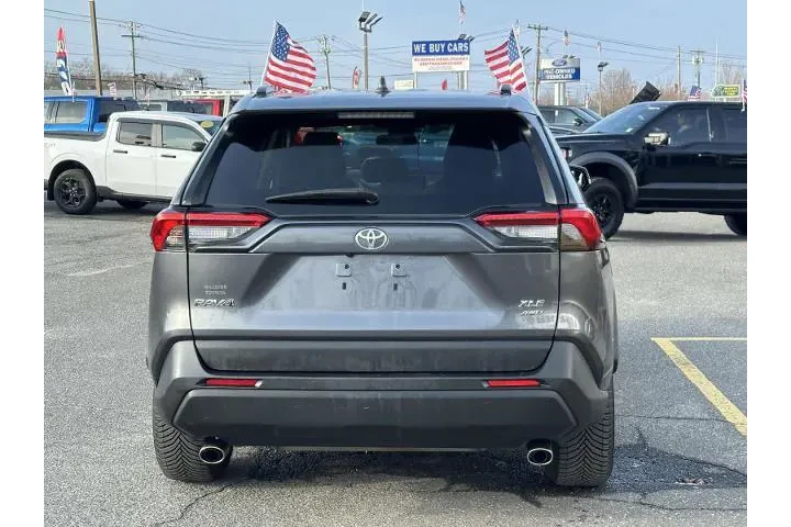 $17995 : Toyota RAV4 2021 AWD XLE 4dr image 7