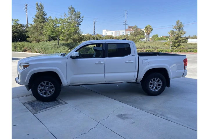 $18900 : Toyota Tacoma 2017 4x4 image 6