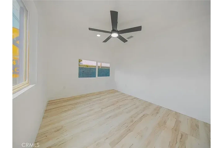 $1200 : This move-in ready home is a f image 5