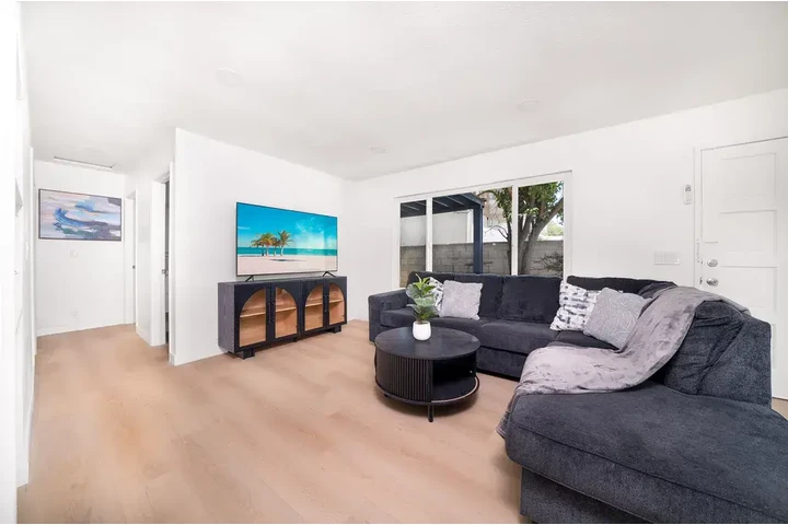 $1400 : Santa Ana - Home Available image 7