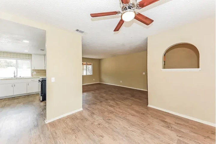 $2100 : Charming 3-Bedroom Home image 3