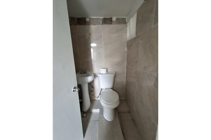 $800 : Rento pequeña  habitacion image 6