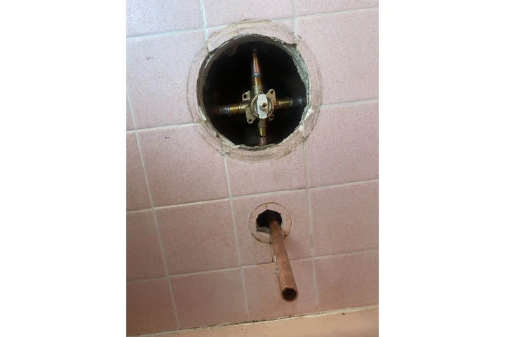 Plomero barato 24/7 image 2