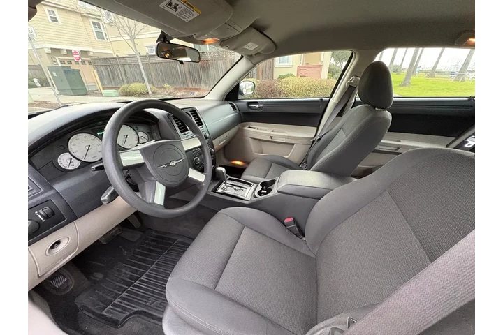 $7988 : 2005 300 300 image 10