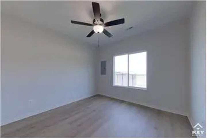 $1600 : Rental property with 4 bedro image 9