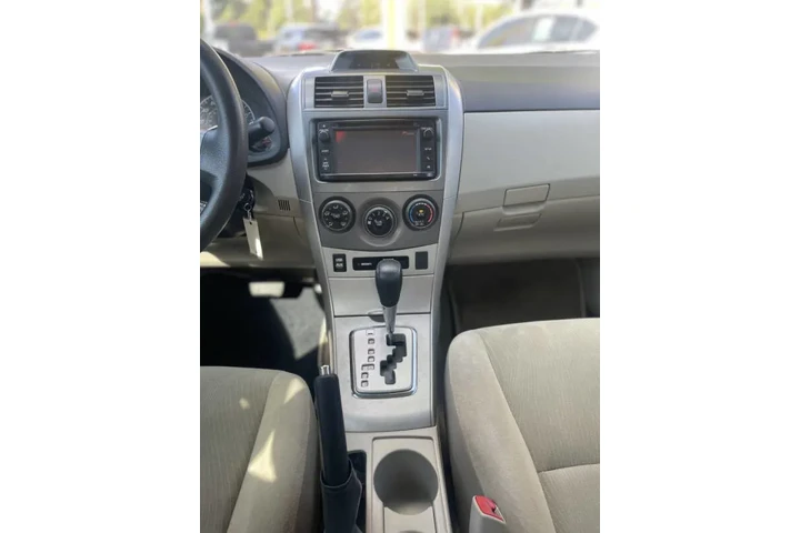 2013 Corolla L image 6