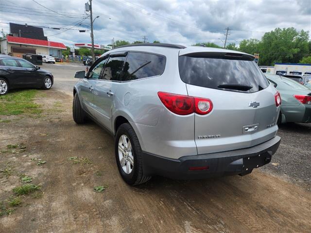 $6990 : 2011 Traverse image 3