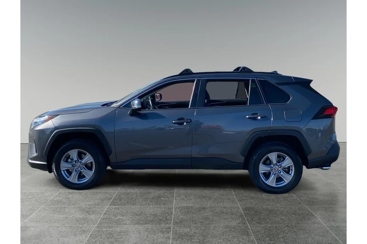 $30399 : Toyota RAV4 2022 XLE 4dr SUV image 2