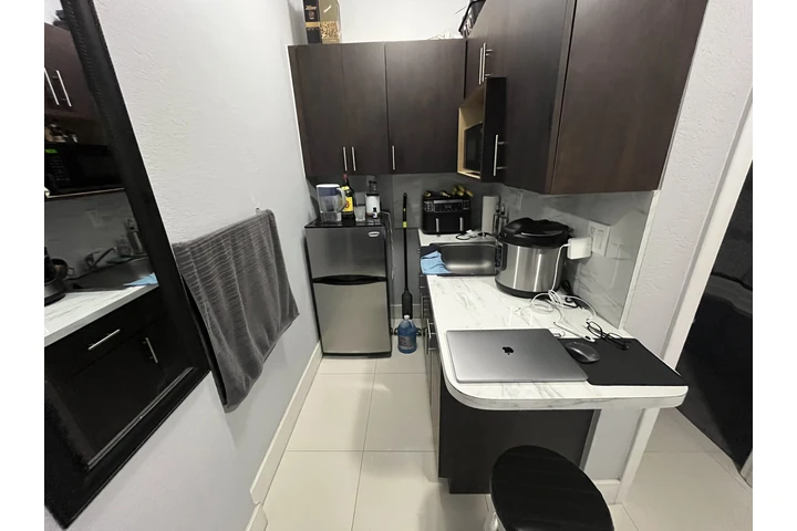 $1300 : Se renta totalmente independie image 1