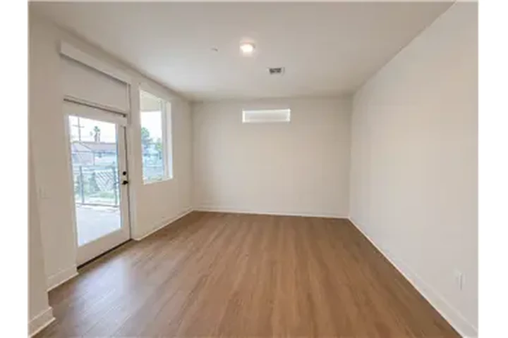 $7250 : Rental property with 2 bedro image 9