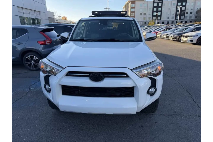 $38710 : 2020 4Runner SR5 Premium image 9