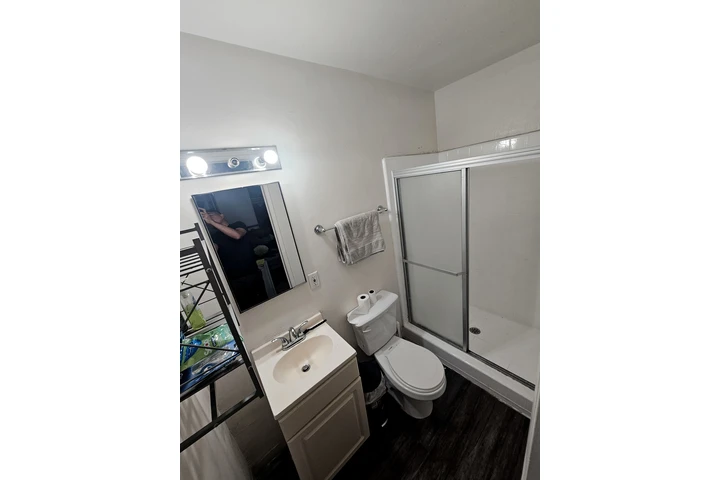 $1200 : Cuarto grande Panorama City image 4