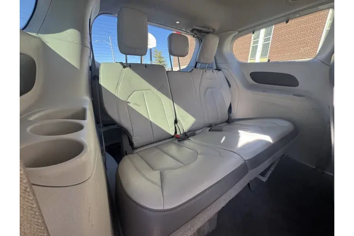 $7999 : 2017 Pacifica Touring-L image 9