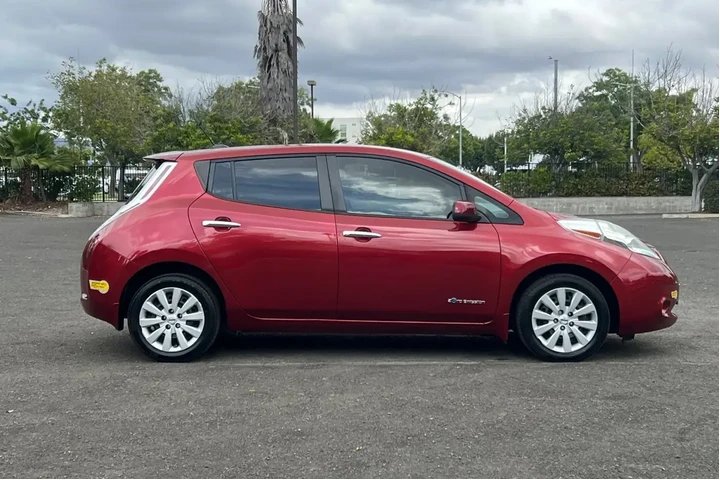 Nissan LEAF 2015 S 4dr Hatch image 2
