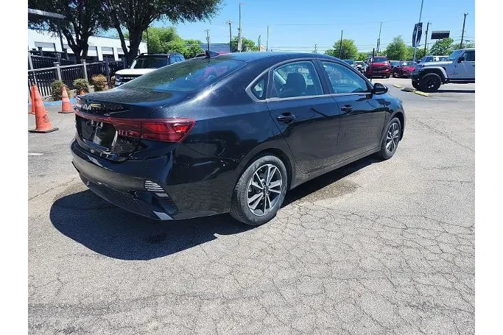 $18496 : Kia Forte 2024 LXS 4dr Sedan image 3