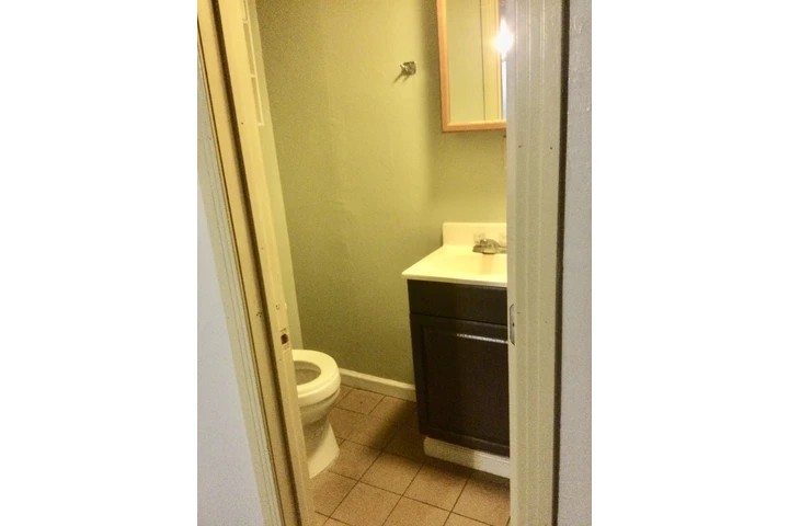 $1575 : STUDIO Amueblado+Wifi+Patio=$1 image 5