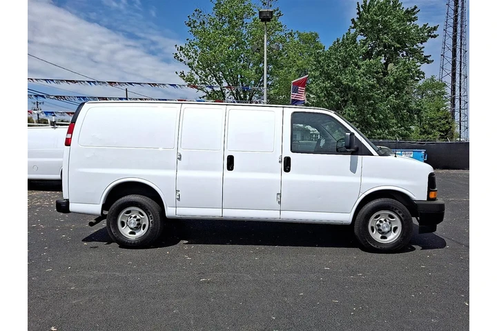 $16500 : 2017 Express 2500 Cargo image 7