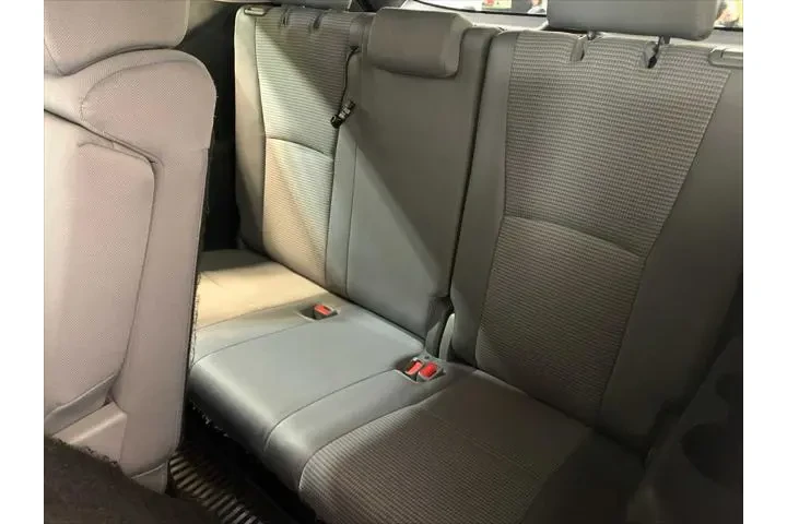 $32489 : Toyota Highlander 2023 L 4dr image 6