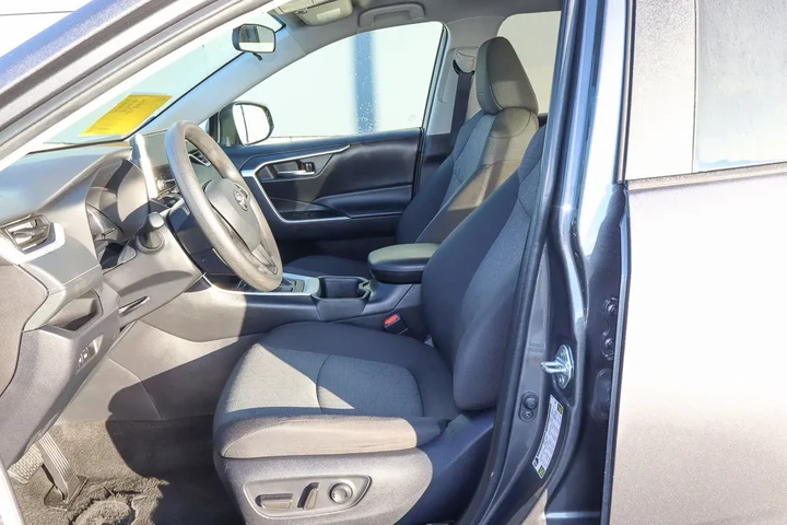 $24988 : 2024 RAV4 XLE FWD image 7
