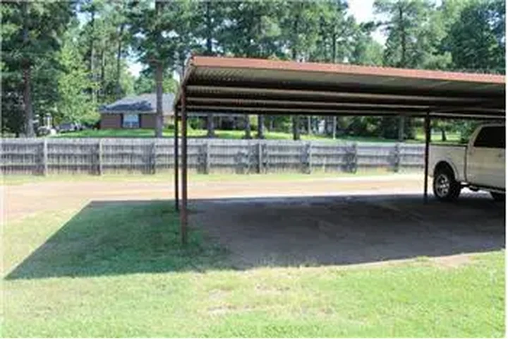 $900 : Rental property with 2 bedro image 4