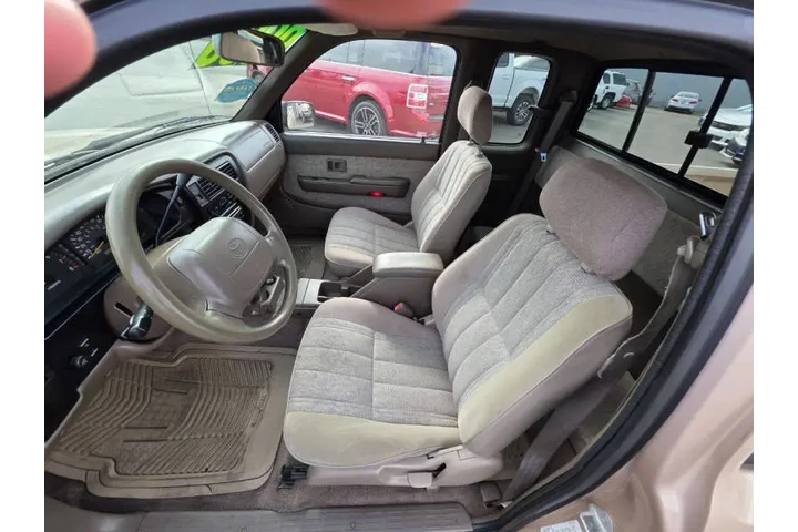 $9995 : 1999 Tacoma SR5 image 10