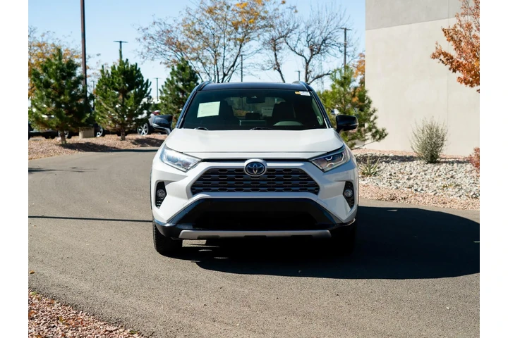 $27845 : 2019 RAV4 Hybrid XSE image 2