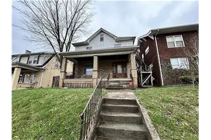 $700 : Rental property with 2 bedro image 1