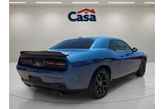 $22395 : Dodge Challenger 2022 SXT 2d thumbnail