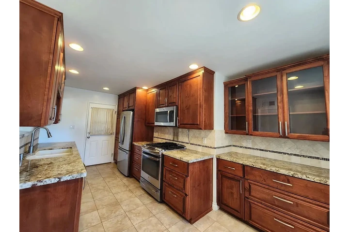 $1000 : Remodeled Kitchen Stainless image 5