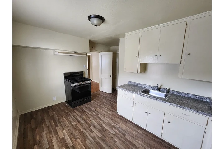 $750 : Modern 1BD 1BT available image 5