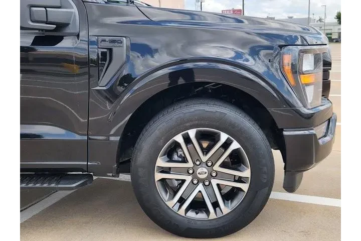 $31862 : Ford F-150 2023 4x2 XL 4dr S image 8