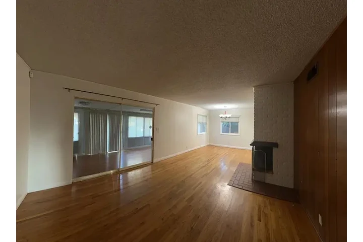 $2030 : 5 minutes from the nearest mar image 5