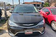 $19500 : 2017 Pacifica Limited thumbnail