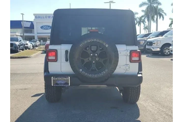 $27990 : Jeep Wrangler Unlimited 2022 image 5