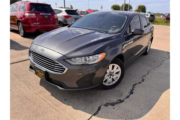 $9999 : 2019 Fusion S image 4