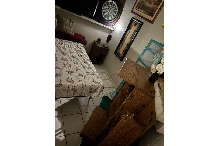 $425 : Rento cuarto amueblado image 1